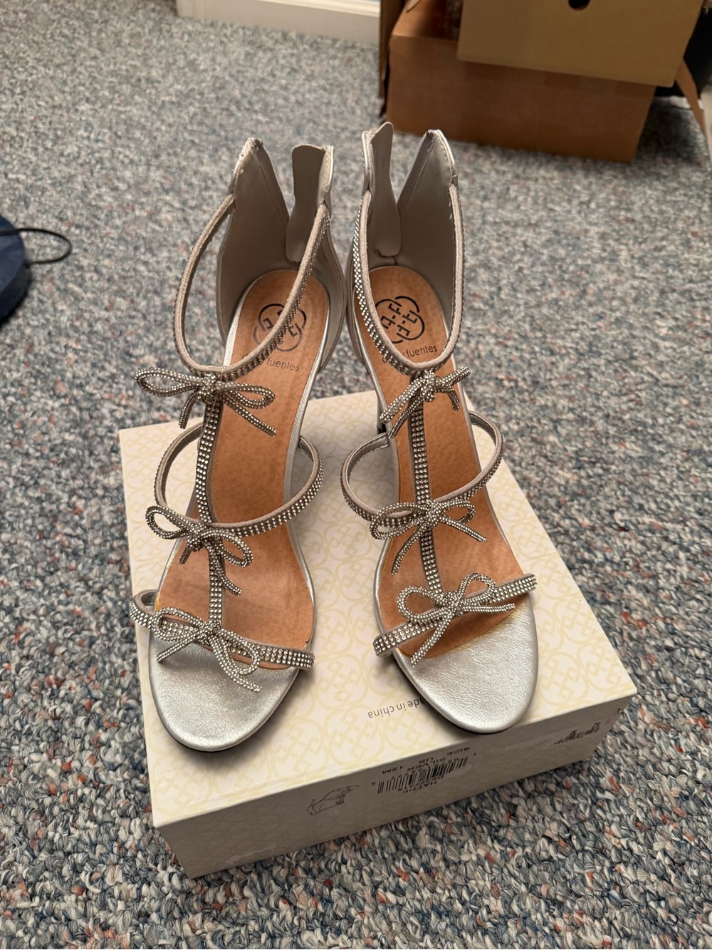 Women’s daisy fuentes heels size 12 silver bedazzled wedding 4.5” heel brand new